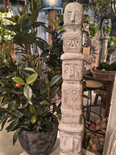 Totem tribu alto blanco patinado