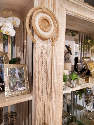 Argolla de pared con trenza blanca y yute