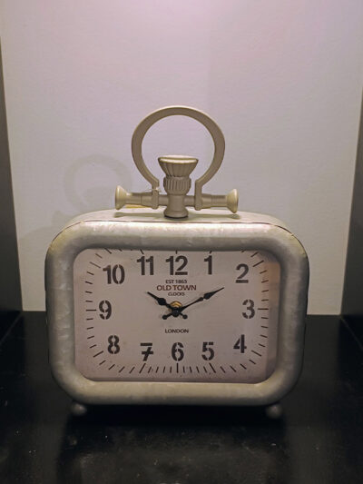 Reloj bajo de mesa
