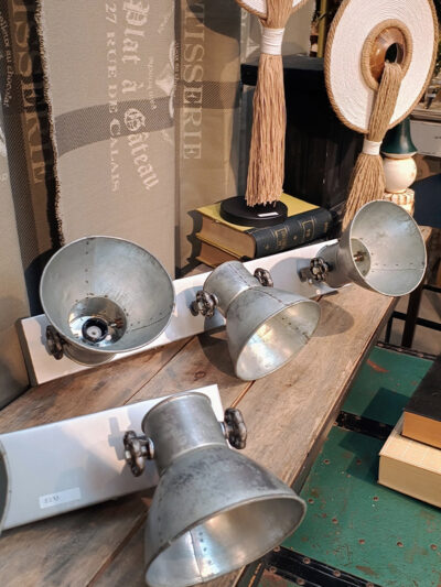 Lampara tres focos de metal plateado