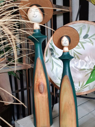 Dama con sombrero chico verde