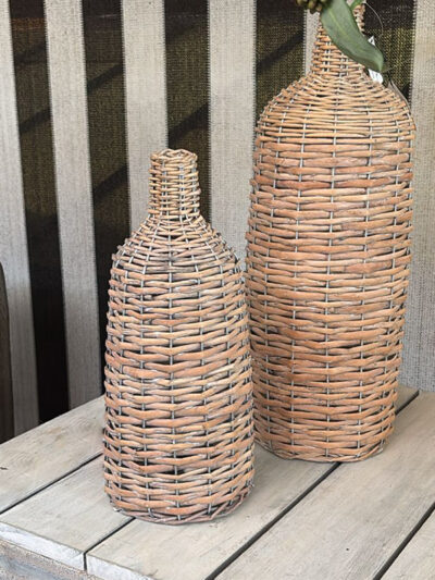Botellon chico de mimbre claro