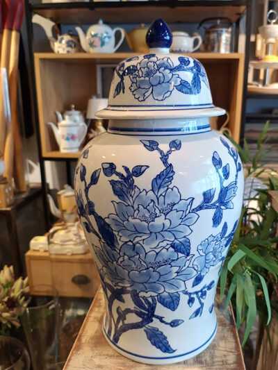 Potiche con tapa grande magnolias