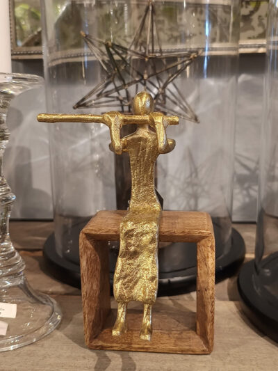 Figura musico con flauta