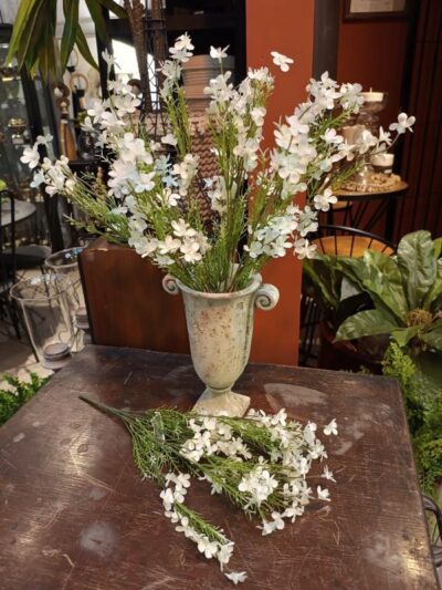 Ramillete de nomeolvides blanca