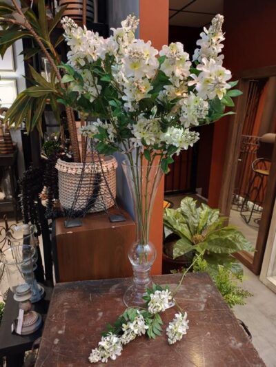 Vara de lilas blanca