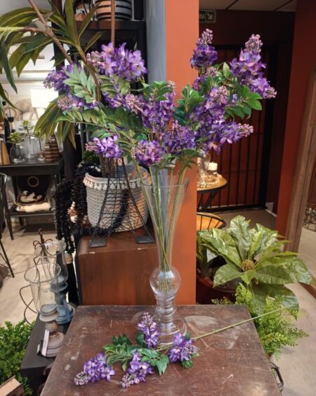 Vara de lilas violetas