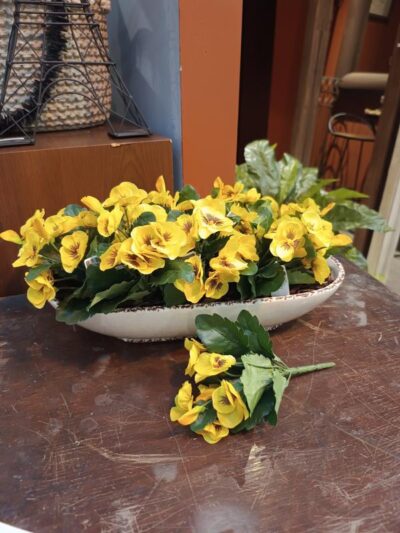 Ramo de pensamiento amarillo