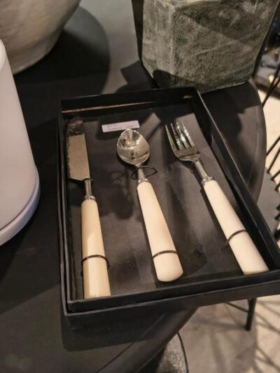 Set de cubiertos x3 mango blanco