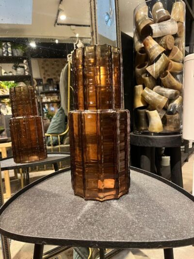 Florero marrón alto