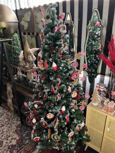 Arbol Navideño con berries y piñas alto