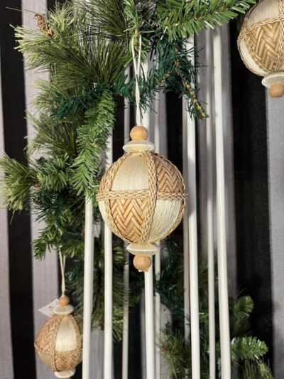 Bocha navideña crema y soga