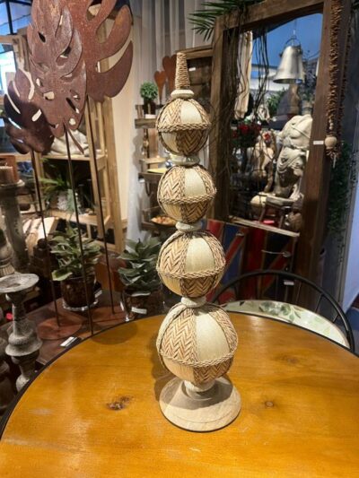 Topiary de bochas navideñas