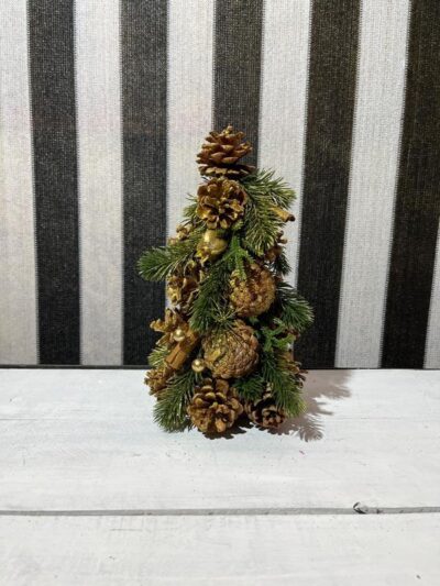 Mini arbol con piñas