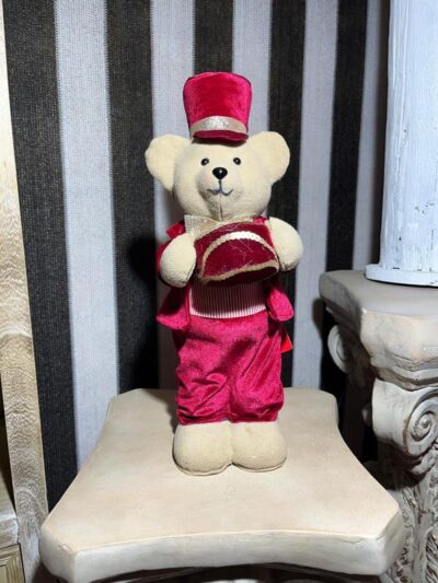 Oso smoking y tambor parado