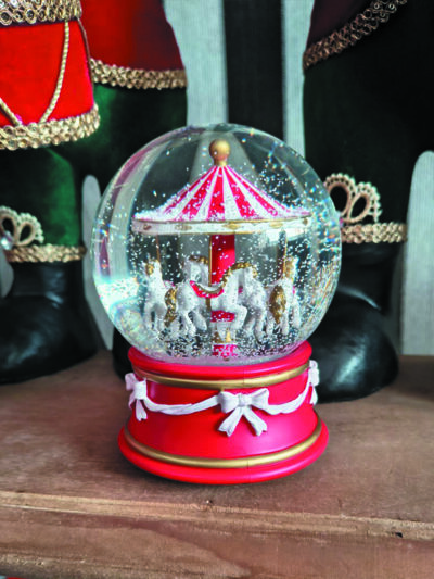Esfera de nieve con carrusel