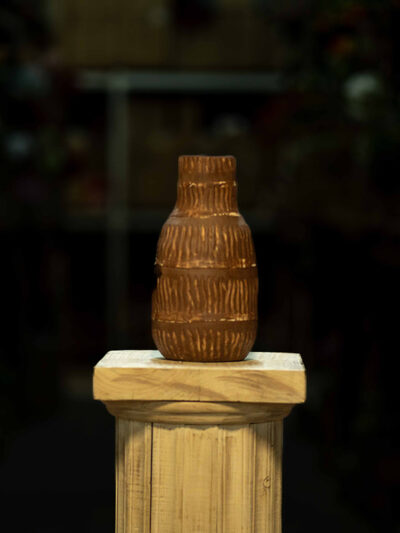 Vasija con rayas marron