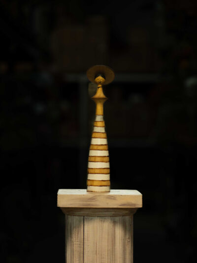 Dama con sombrero chica blanca rayada