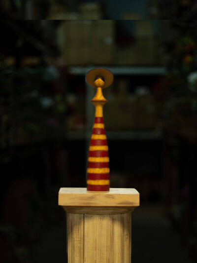 Dama con sombrero chica roja rayada