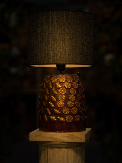 Lampara ceramica con botones marron