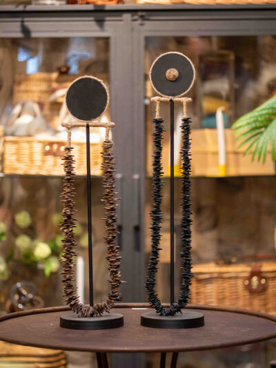 Totem con collar mediano negro