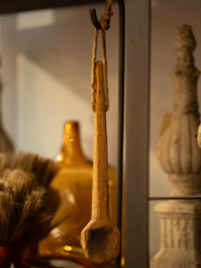 Cuchara con soporte de hierro