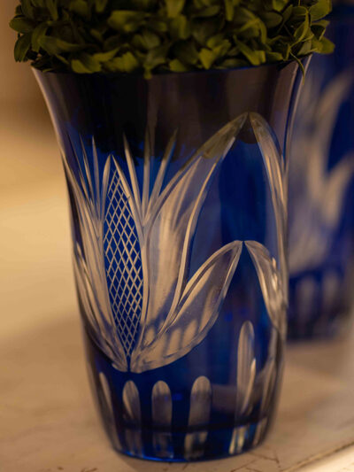 Florero azul de vidrio