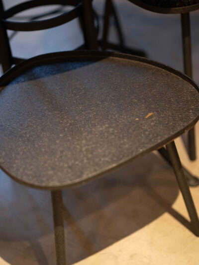 Mesa ratona negra de chapa