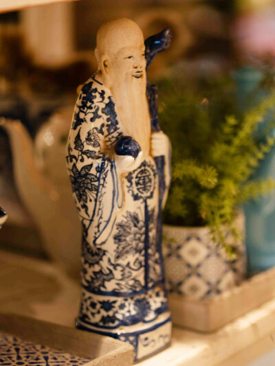 Dienatario monje de ceramica