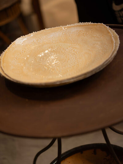 Plato grande amarillo