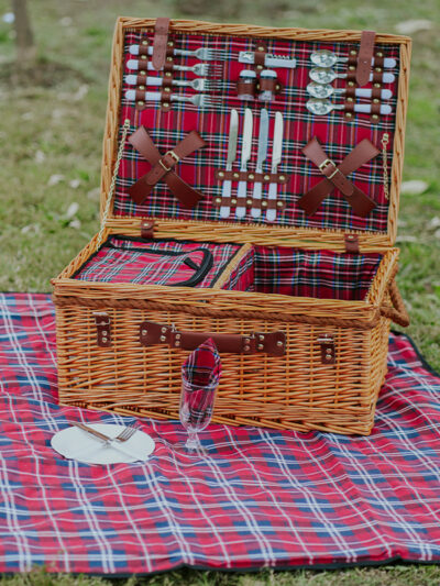 Canasta para 4 personas con cooler roja escocesa