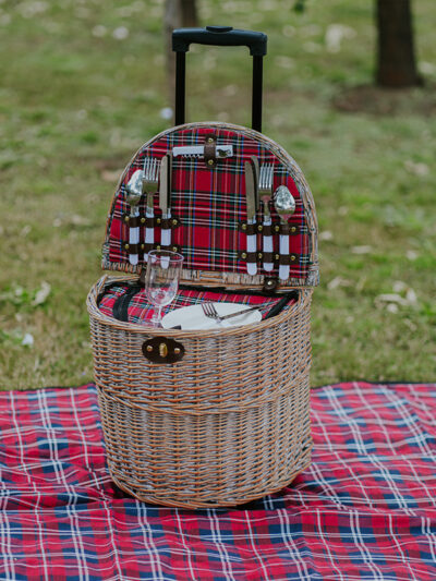 Canasta de picnic con carrito para 4 personas roja escocesa