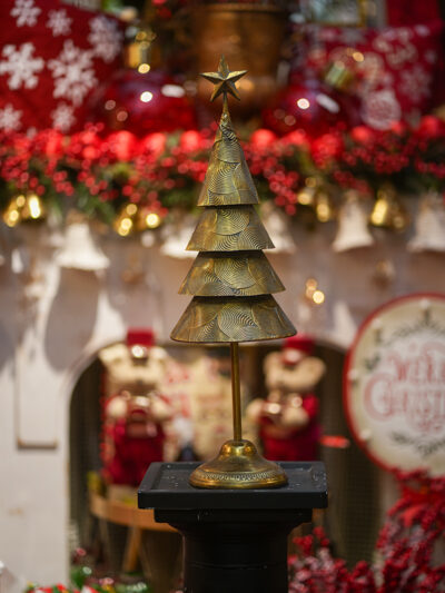 Arbol de metal dorado